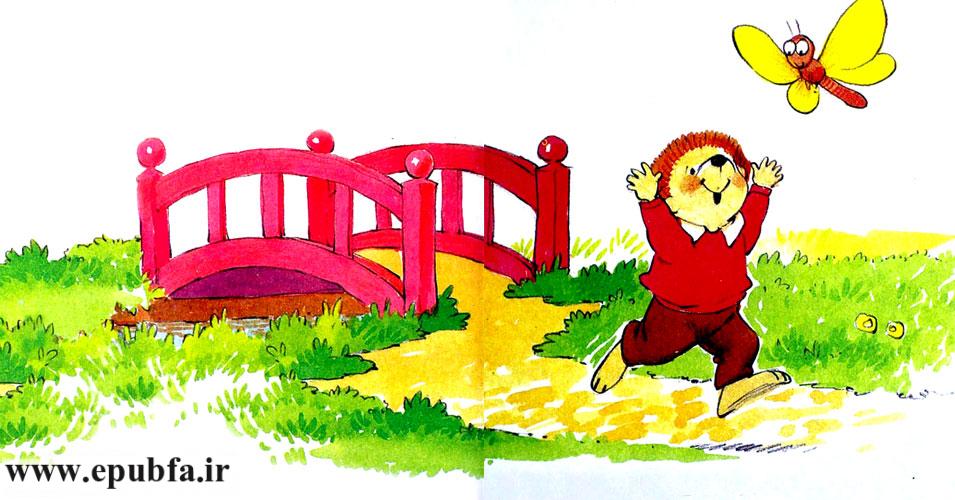 پروانهی زرد از پل و نهر آب، دور و دورتر میشد